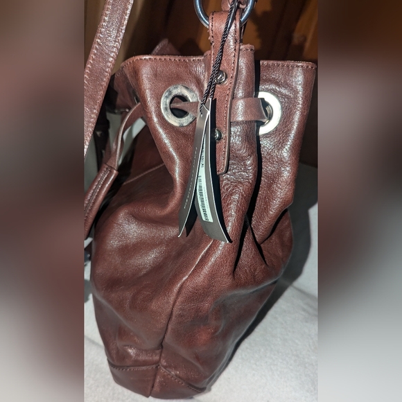Francesco Biasia brown leather large bucket bag. - Picture 6 of 16